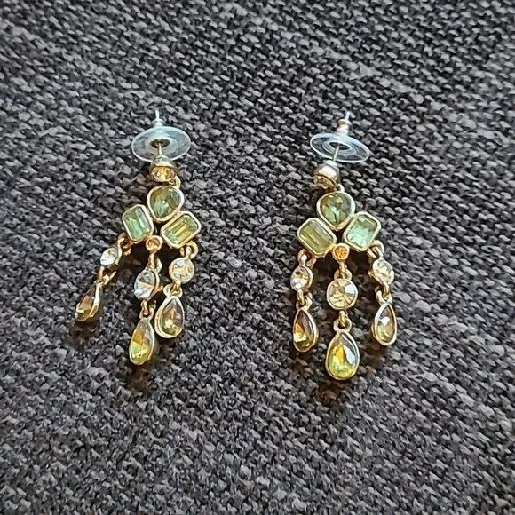 Beautiful Dangling Earrings - NWOT - Picture 2 of 9